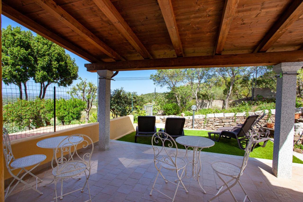 La Casa In Collina - Affittacamere Con Vista Mare Lu Lioni Exterior foto