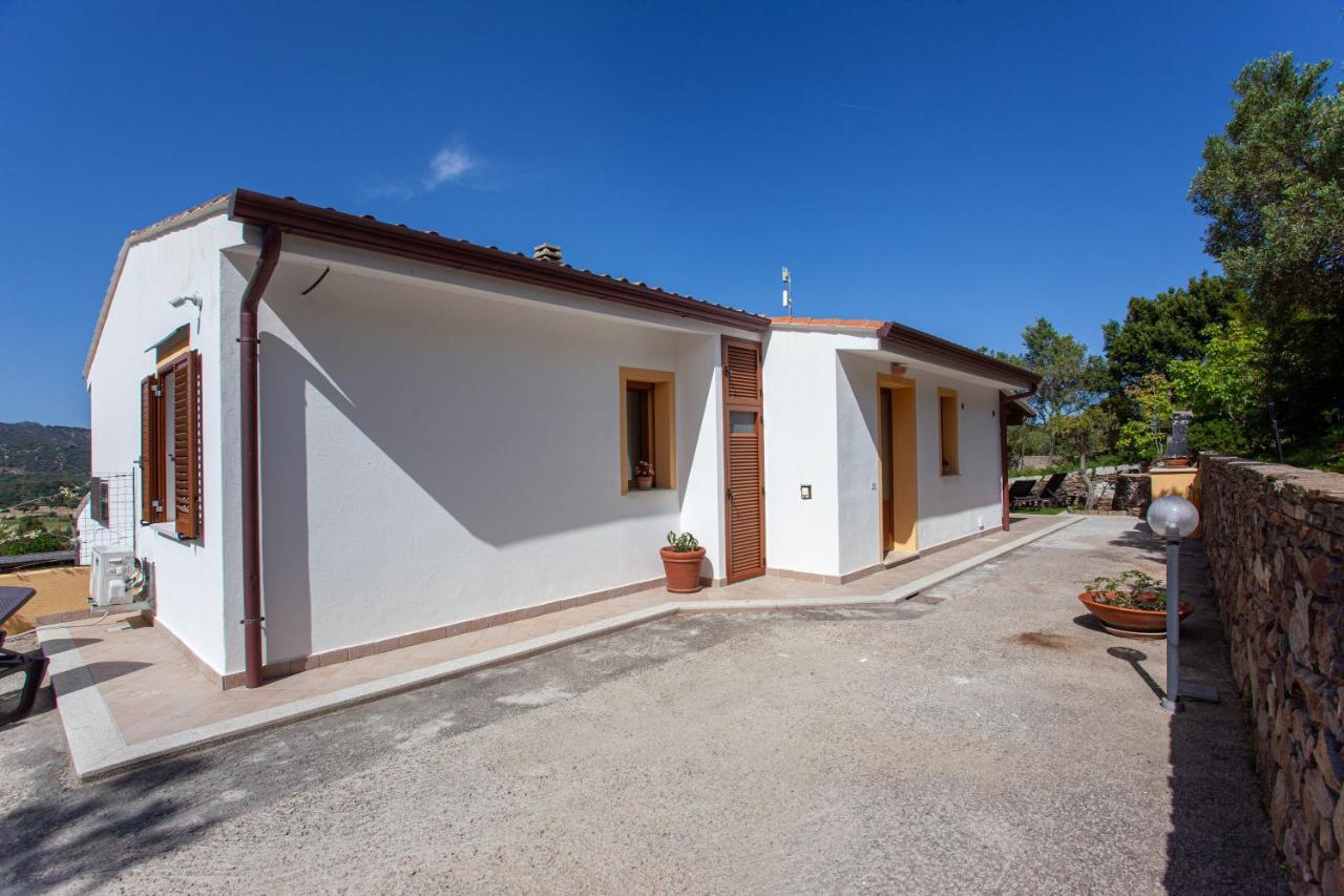 La Casa In Collina - Affittacamere Con Vista Mare Lu Lioni Exterior foto