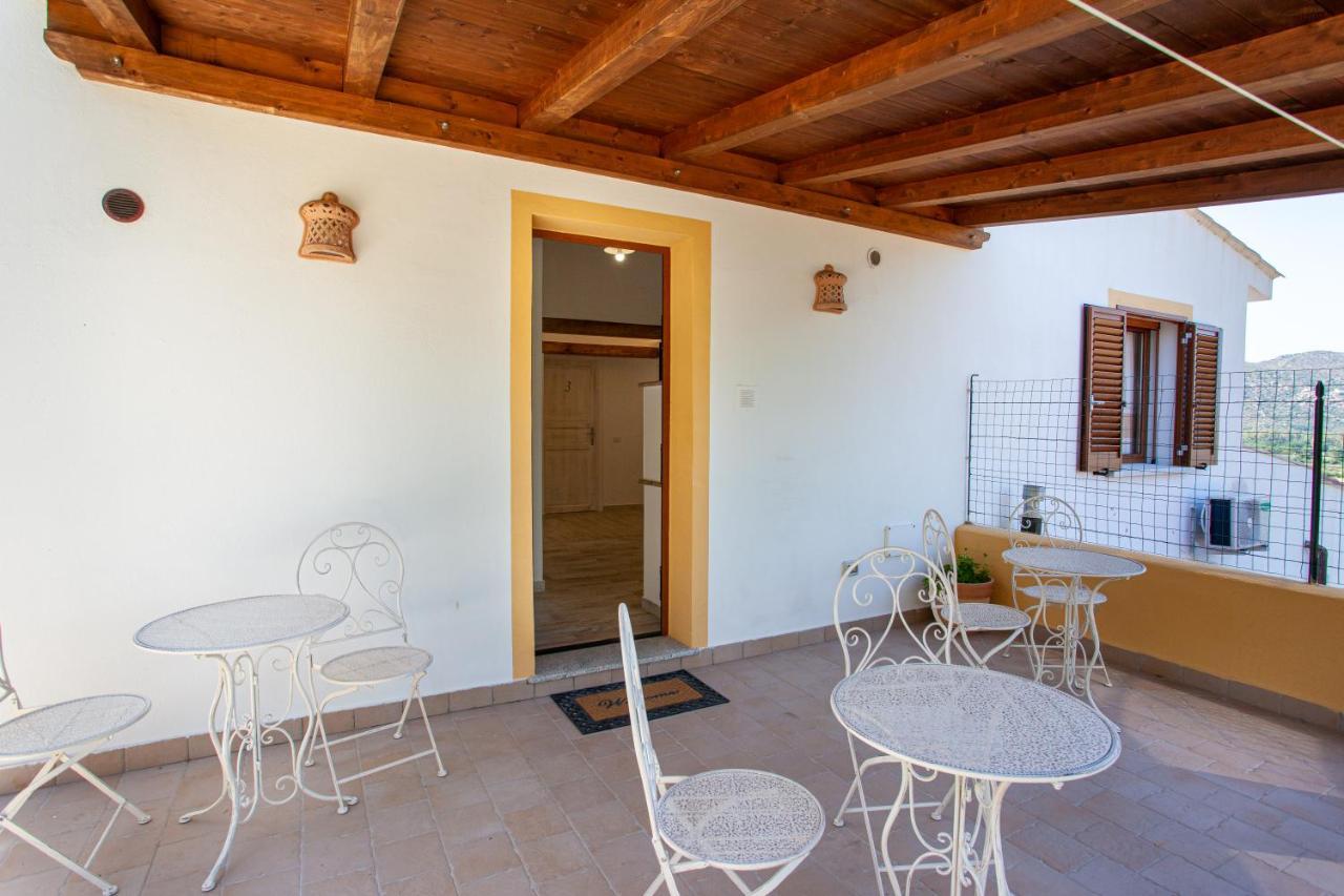 La Casa In Collina - Affittacamere Con Vista Mare Lu Lioni Exterior foto