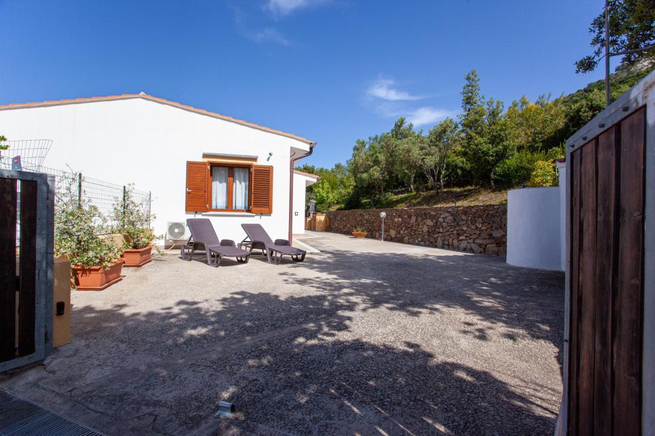 La Casa In Collina - Affittacamere Con Vista Mare Lu Lioni Exterior foto